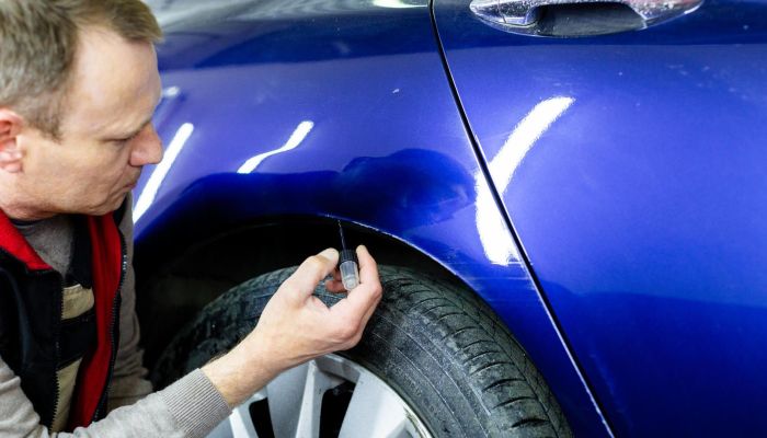 Безупречная поверхность: Эффективные методы удаления царапин с автомобиля