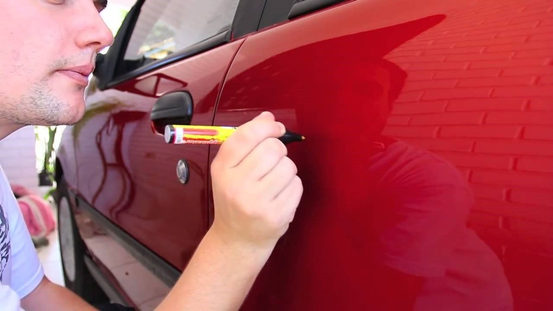 Как убрать царапины на автомобиле своими руками: 7 лайфхаков