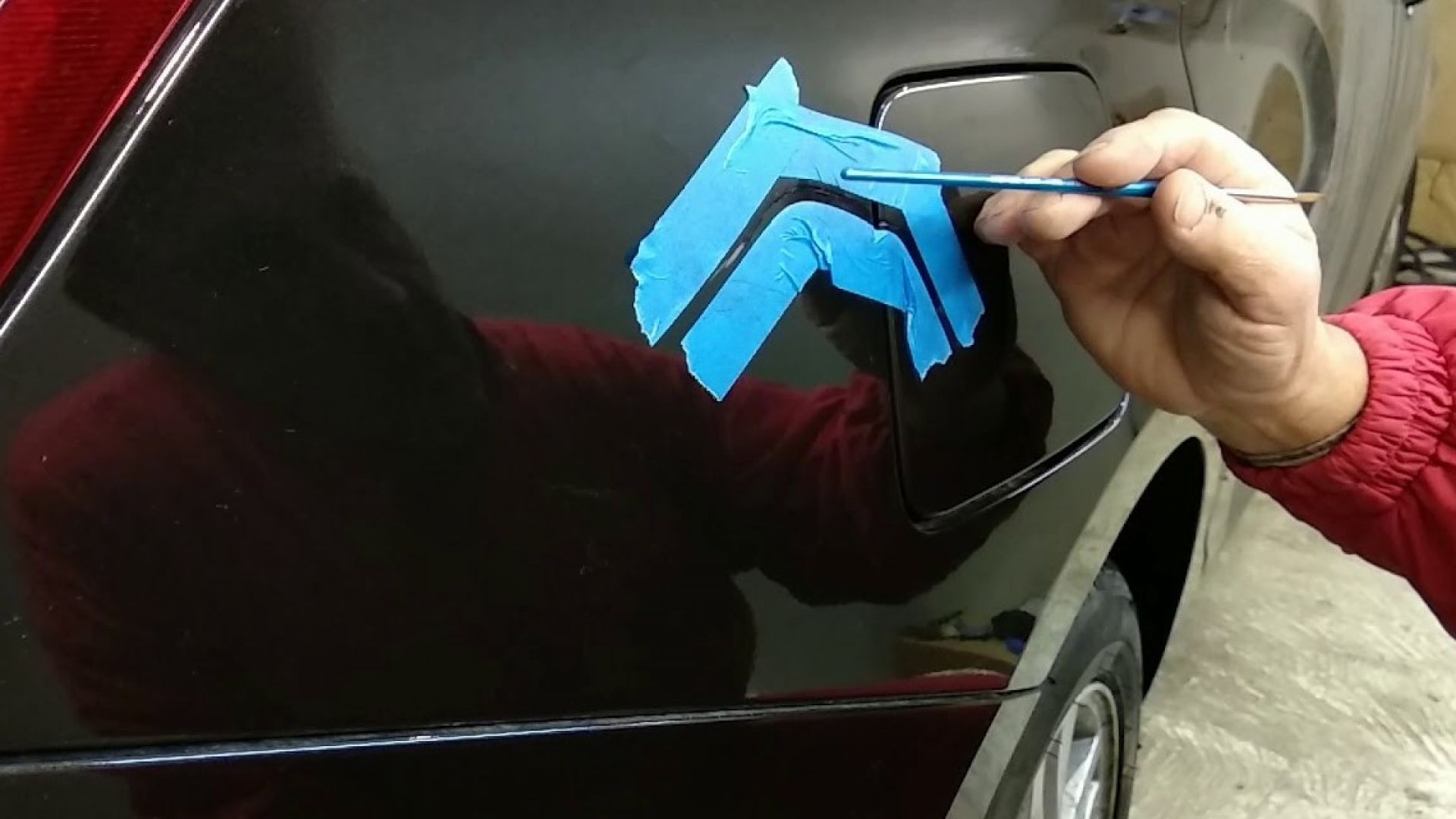 Как закрасить царапину на лакокрасочном покрытии автомобиля